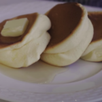 ホットケーキミックスで簡単！ふわふわスフレパンケーキの作り方