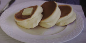 ホットケーキミックスで簡単！ふわふわスフレパンケーキの作り方